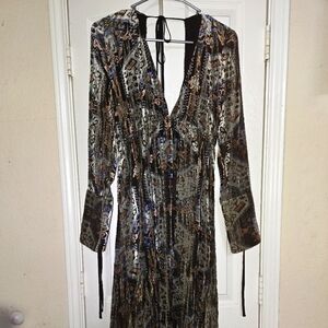 Evening gown with slits on both sides